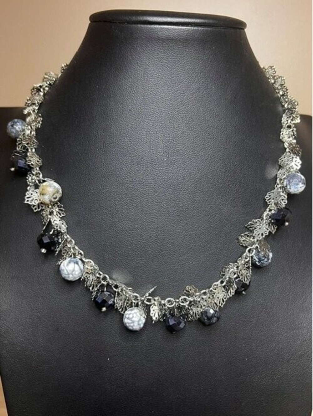 B6842 Filigree Leaf Charm Necklace Cha-cha Multi Stone Bead Toggle Silver 18"